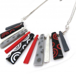 NOA [J2174] &ndash; disainerkaelakee 'Coloring' punane hall must punane