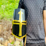 Templikiiver Keskaegne ristis&otilde;dija kiiver Must Templir&uuml;&uuml;tli kiiver koos Mason's Brass Cross Medieval Armour h&otilde;bedase Cosplay kiivriga
