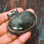 Labradoriit, v&auml;&auml;riskivist k&auml;sitsi valmistatud ehted 925 Sterling h&otilde;bedast ripats t&auml;nup&uuml;hadeks 2.08 Inches sinine