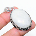 Looduslik vikerkaare kuukivi v&auml;&auml;riskivi 925 sterlingh&otilde;bedast ripats 1,97 n3s57