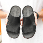 Suvised meeste lamedad sussid, eriti laiad v&auml;ljas, rannas vabaaja pehmest k&otilde;ndimissussid, suured nahast sussid EU:38 must