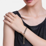 Estele naiste k&auml;ev&otilde;ru v&otilde;luva kullatud t&auml;hestiku A ja mustade helmestega