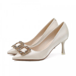 Uued terava tikk-kontsaga madala l&otilde;ikega kivist kandiline pandlaga punased pulmakingad alasti v&auml;rvi banketi k&otilde;rged kontsad 34 beež