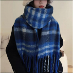 Suur ruuduline sall &ndash; pehme, paks, tuule- ja k&uuml;lmakindel &ndash; elegantne n&auml;dalavahetuse vabaaja aksessuaar naistele, ideaalne s&uuml;giseks ja talveks