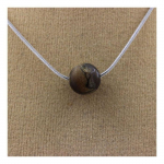 Pierres et Min&eacute;raux. Collier 1 perle Oeil de Tigre mat 8 mm Chaine en acier inoxydable.