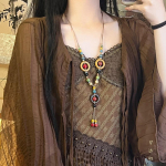 Moodne kaelakee naistele