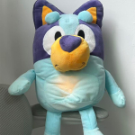 Anime Bluey pehme hingav nukk Kawaii 30cm m&auml;nguasi Bluey muusikanukk kingitusnukk muusikaheli mudel t&uuml;drukule s&uuml;nnip&auml;evakingitus j&otilde;ulukingitus blue