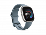 Fitbit Versa 4 &ndash; Waterfall Blue / Platinum Aluminum
