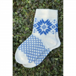 Villased sokid rukkilillega