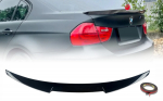 E90 M4-stiilis pagasiruumi spoiler must l&auml;ikiv