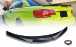 E92 M4-stiilis pagasiruumi spoiler must l&auml;ikiv