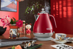 De'Longhi Icona Capitals KBOC 2001.R czerwony - Moc [W]: 2000 | Capacity [l]: 1.7 | Hidden heating element: tak | Color: czerwony | Filter: tak | Rotating base: tak