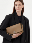 Calvin Klein K&auml;ekott Ck Elongated Shoulder Bag_Mono K60K613139 Beež