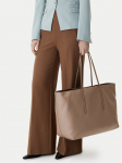 Calvin Klein K&auml;ekott Emblem Aop Large Tote W/ Pouch LV04F3364G Beež