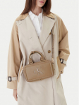 Calvin Klein K&auml;ekott Bold Ck Elongated Mini Tote LV04F3411G Beež