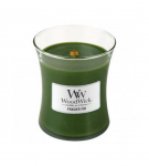 Woodwick Frasier Fsilis scentsi tulekandil 275 g(Translation: Frasier Fir scented candle with wooden wick 275 g)