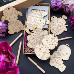 Puidust lihav&otilde;ttekaunistused "V&auml;rvi ise"