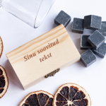 Kivist j&auml;&auml;kuubikud (viskikivid) karbis, lisatasu eest karbile graveerimise v&otilde;imalus