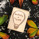 Puidust graveeritud rahakarp "Unistusteks ja reisideks"