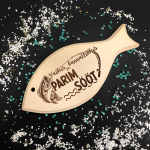 XL graveeritud puidust kalakujuline l&otilde;ikelaud "Parim s&ouml;&ouml;t"