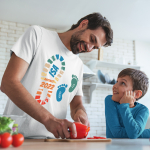 T-s&auml;rk "Isa j&auml;lgedes" Sinu valitud laste nimede ja kuup&auml;evaga