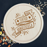 Puidust, graveeringuga l&otilde;ikelaud "Tehtud armastusega"