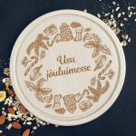 &Uuml;mmargune graveeritud l&otilde;ikelaud "Usu j&otilde;uluimesse"