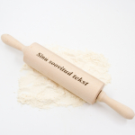 Puidust taignarull soovitud tekstiga