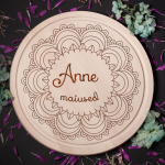 Graveeringuga puidust l&otilde;ikelaud "Maiused" soovitud nimega