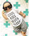 Laste T-s&auml;rk &bdquo;Cool Kids Never Sleep&ldquo;