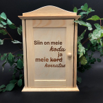 Puidust v&otilde;tmekarp "Meie kodu"