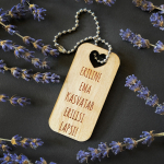 Graveeritud puidust ripats &bdquo;Eriline ema&ldquo;