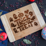 XL bambusest l&otilde;ikelaud "Trick or Treat"