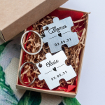 V&otilde;tmehoidjate komplekt &bdquo;Pusle&ldquo; Sinu valitud nimede ja kuup&auml;evaga