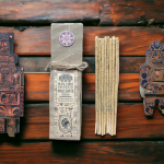 Rituaalne vaigust pulga peal Palo Santo suitsutus Banjara