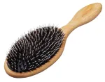 Comair Bamboo Line Oval - suur ovaalne bambusest hari metssiga harjaste ja pusade eemaldajaga