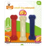 Nylabone m&otilde;&otilde;dukas v&auml;ikeste koerte v&auml;&auml;rtuspakett - n&auml;rimism&auml;nguasjade komplekt v&auml;ikestele koertele, maitsestatud peekoni ja kanaga