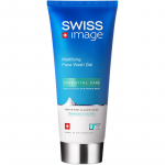 Swiss Image &bdquo;Essential Care&ldquo; matinį atspalvį suteikiantis prausimosi gelis veidui &ndash; valomasis gelis mi&scaron;riai ir riebiai odai. 200ml