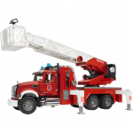 BRUDER MACK Granite Feuerwehrleiterwagen (rot/wei&szlig;, mit Pumpe) | 02821 | 4001702028213