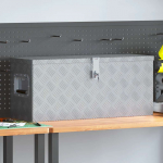 Alumiiniumist kast 76,5 x 26,5 x 33 cm, h&otilde;bedane