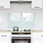 K&ouml;gi splashback valge 80 x 50 x 0,8 cm karastatud klaas