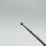 Kmiz Diamond l&otilde;ikur "pall" punase s&auml;lguga 856.104.001.022.025