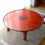 Kokkupandav t&auml;ispuidust kohvilaud p&otilde;randal istumiseks. Madal Jaapani stiilis laud s&ouml;&ouml;giks ja meditatsiooniks. Kokkupandav ja kompaktne altarilaud (23,6 x 11,4 tolli).