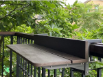 H&auml;ngetisch, Bartheke, H&auml;ngeklapptisch, Esstisch, moderner Balkonschreibtisch, Essregal aus Legierung, klappbarer und Verstellbarer Balkongel&auml;ndertisch f&uuml;r Terrassen, Garten-Esszimmerm&ouml;belti