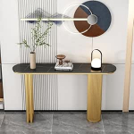 Moodne konsoollaud ristk&uuml;likukujulise alusega, seinapinnad, k&uuml;lgmine esikus, sissep&auml;&auml;s, kitsas konsoollaud esikusse, kaasaegne sissep&auml;&auml;sulaud geomeetriliste metalljalgadega, A