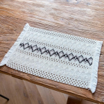 AMDXD 6 taldriku komplekt Pesemisv&otilde;imelised kaasaegsed ruudukujulised puuvillased taldrikud j&otilde;uluk&ouml;&ouml;gid rombikujuline muster tupsuga libisemisvastased lauaplaadid naturaalne beež must 30 x 50 cm