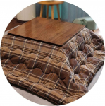 Kohvilaud Kotatsu neljaliikmeline talvine Kotatsu komplekt elutoas, pruun v&otilde;rega elektriline tekk, multifunktsionaalne t&auml;ispuit (v&auml;rv : puuv&auml;rv, suurus: 75*75*40cm) (puuv&auml;rv 75*75*40c