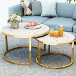 Modernes 2-teiliges Nisttisch-Set im nordischen Stil mit goldfarbenem Sockel