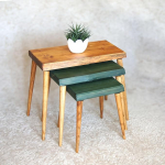 T&auml;ispuidust 3-osaline pesitsuslaudade komplekt - rustikaalne k&auml;sitsi valmistatud puidust k&uuml;lgmised lauad elutuppa, kohvilaudadele ja ruumi s&auml;&auml;stvale m&ouml;&ouml;blile