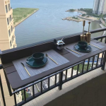 Generisch Klapptisch Kompakter, platzsparender, klappbar Balkontisch. Stilvoller Terrassentisch zum Aufh&auml;ngen im Freien f&uuml;r Gel&auml;nder, ideal f&uuml;r kleine R&auml;ume und die Unterhaltung von G&auml;sten.